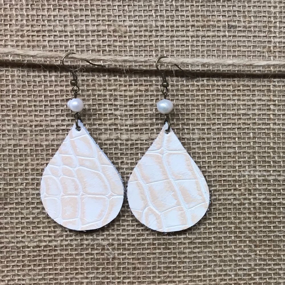 Medium genuine leather earrings